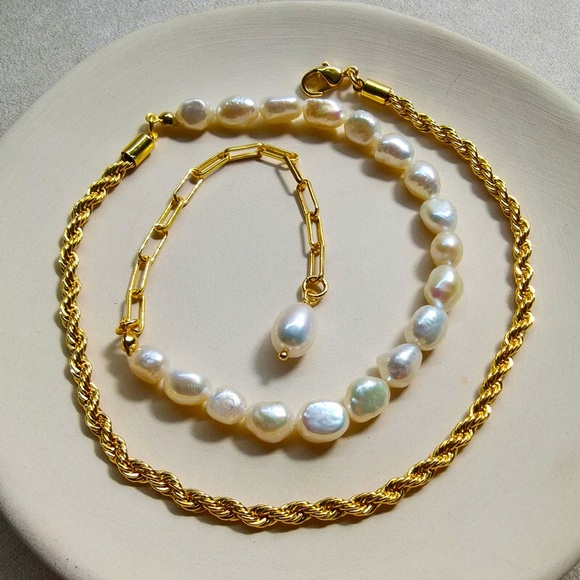 18K Gold Plated Freshwater Pearl Necklace - Picture 5 of 10